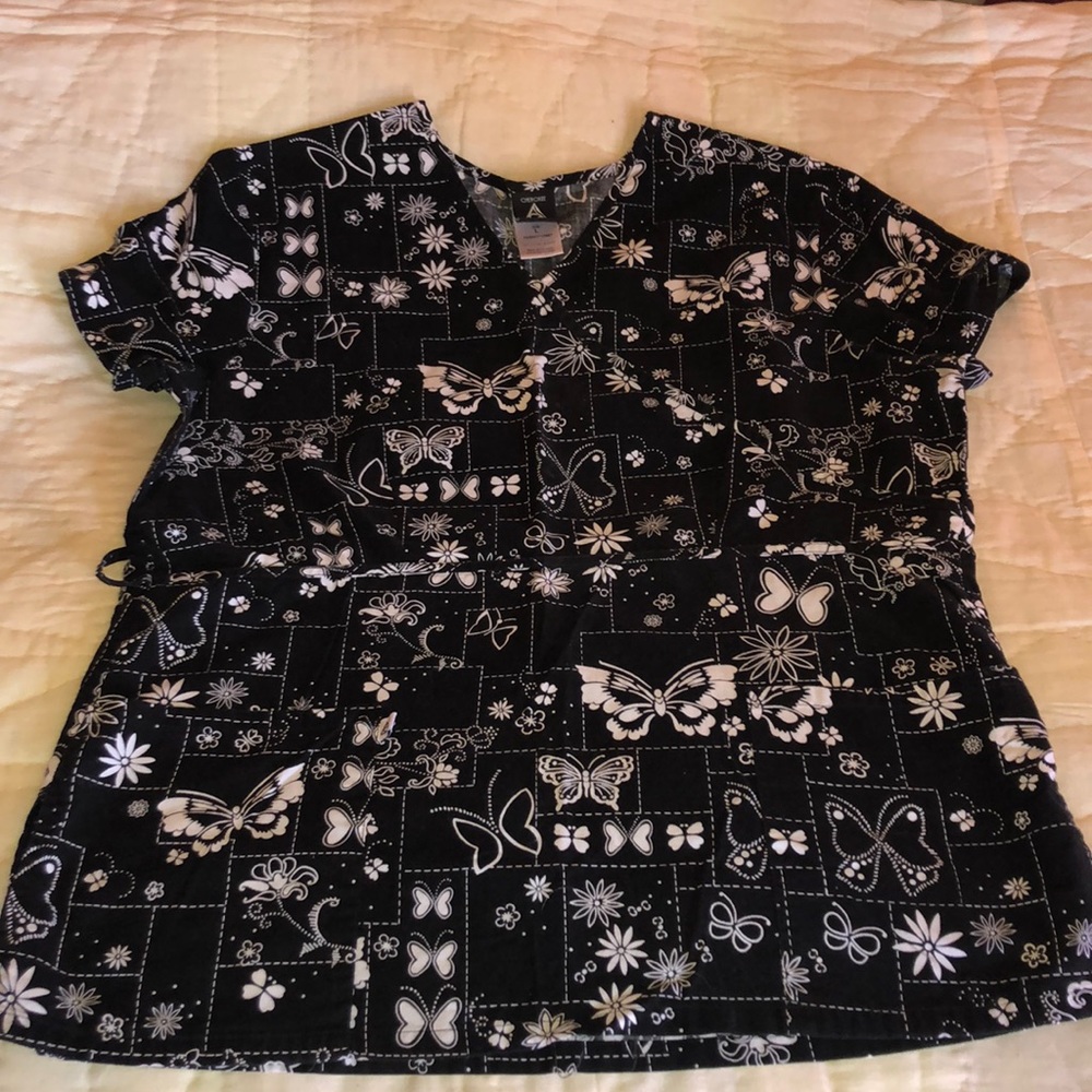 Cherokee scrub top